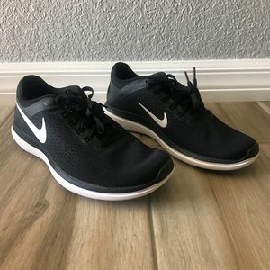 Women’s Nike flex 2016